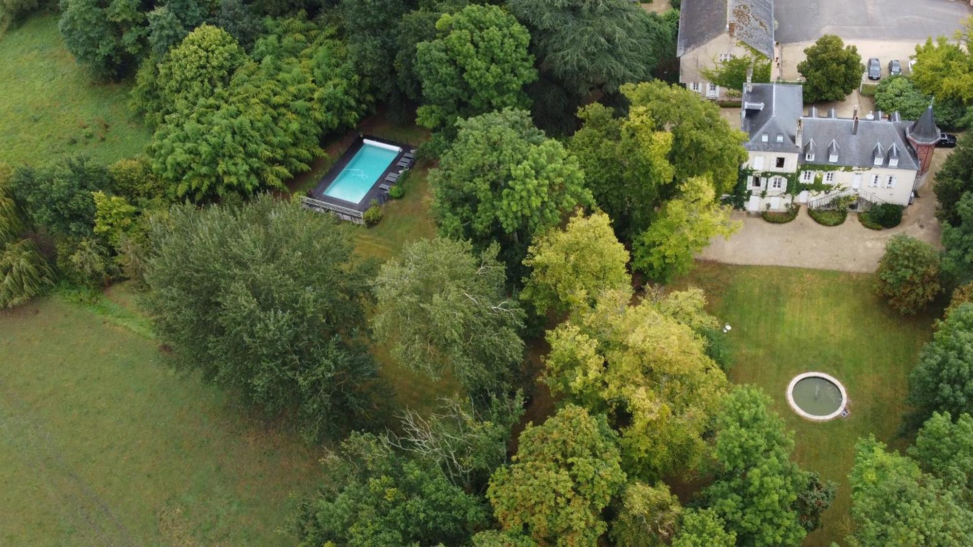 Domaine De L'Ermitage Bed & Breakfast Berry-Bouy Exterior photo