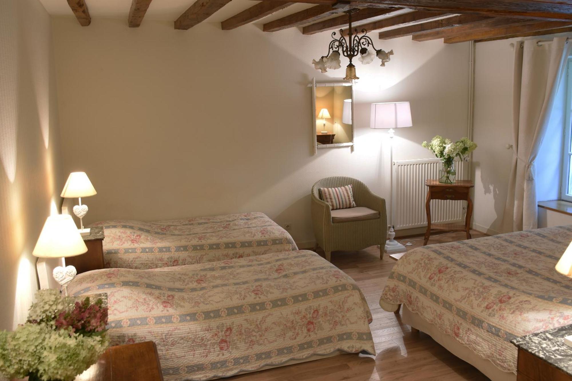 Domaine De L'Ermitage Bed & Breakfast Berry-Bouy Exterior photo